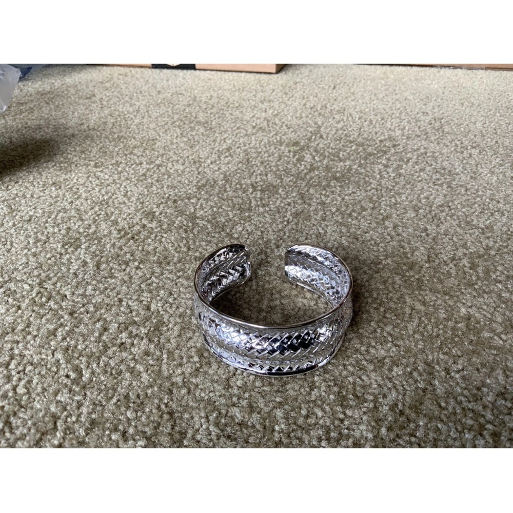 Sterling Silver Bangle (1) - Yang Lay Designer